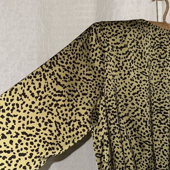 H&M 8 Moth Green Black Animal Print Long Sleeve V-Neck Maxi Dress - Picture 9 of 10